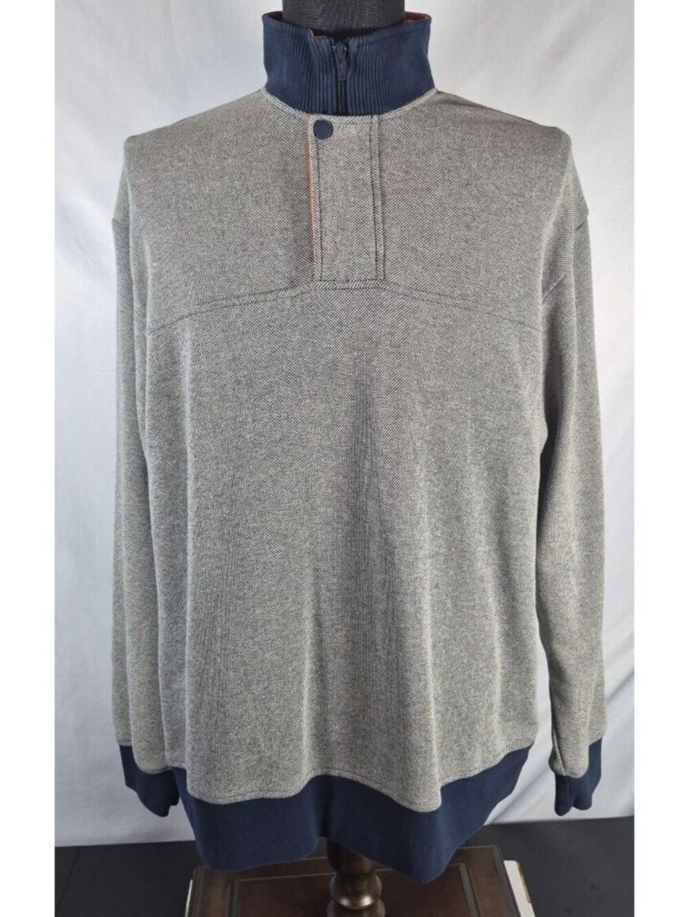 Orvis Men’s Large Gray Navy Mock Neck Quarter Zip Pullover